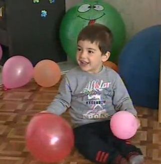 Ваксина разболя малкия Светльо от Бургас, нужни са 10 000 евро за лечение (ВИДЕО)