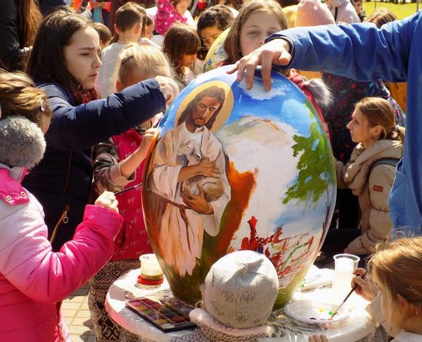 16 произведения на изкуството бяха създадени от деца във Великденското ателие на открито
