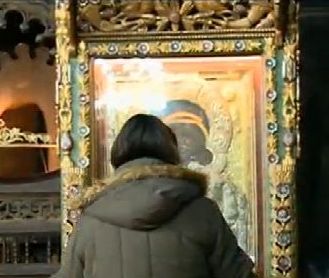 Хиляди българи се поклониха на чудотворната икона на Света Богородица (ВИДЕО)