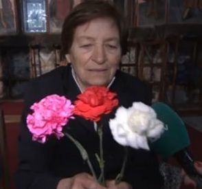 Българка плете от 40 години венци за Божията майка (ВИДЕО)