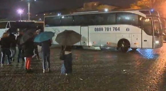Учениците от катастрофиралия в Генуа автобус се прибраха в България (ВИДЕО)