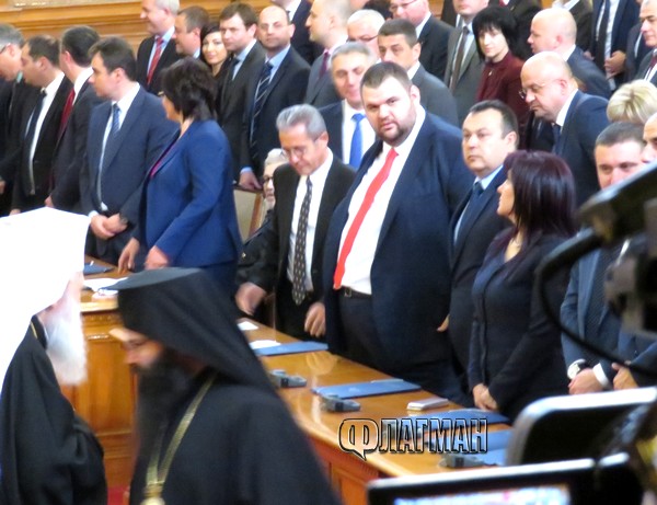 234 депутати се регистрираха и дадоха началото на 44-ото Народно събрание