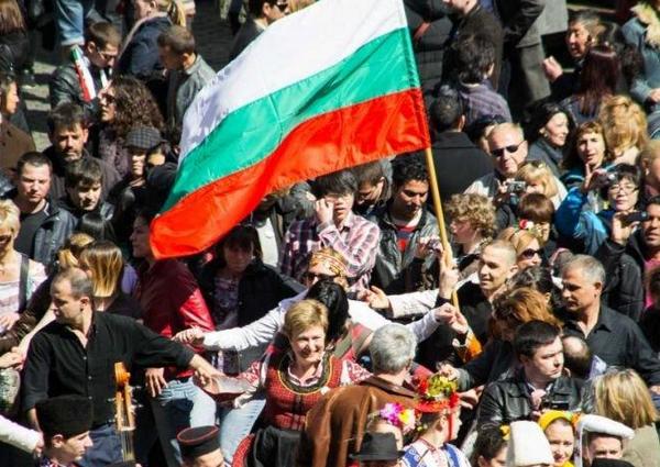 Гордост! За пета поредна година в центъра на Брюксел ще се извие българско хоро
