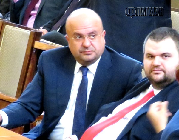 Един депутат гласува против оставката на Камен Костадинов
