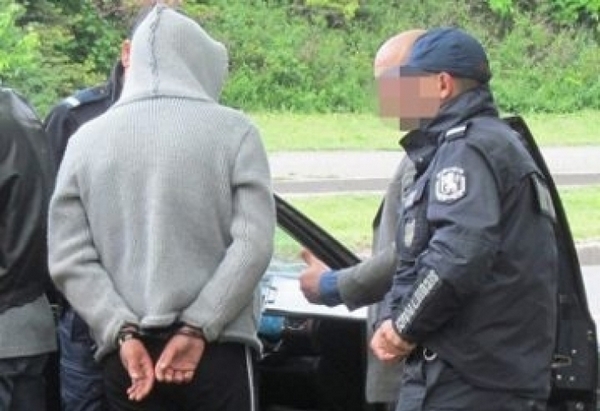 Ловък крадец обирал фенове на нощното къпане в Бургас, отнесе 2-годишна присъда