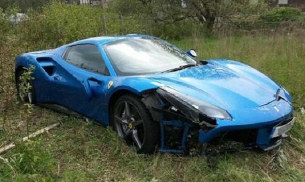 Находка! Намериха изоставено в полето Ferrari