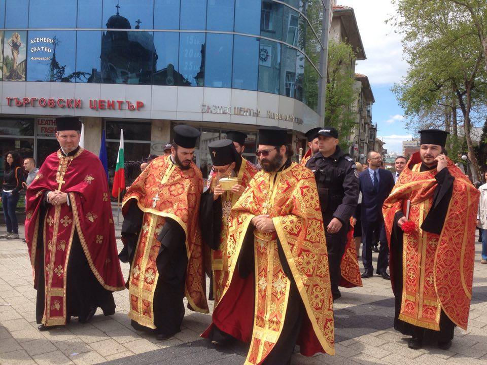 Пренесоха мощите на Свети Георги в храма-символ на Бургас "Св. св. Кирил и Методий"