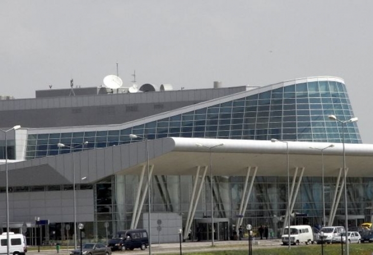 Пет самолета са били ударени от мълния на летище София (УНИКАЛНА СНИМКА)