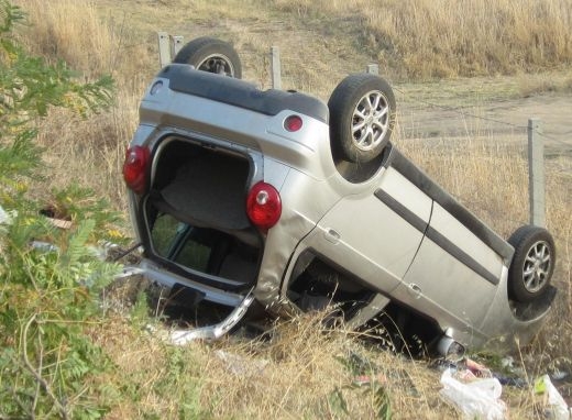 Мъртвопиян помориец размаза колата си след бясно шофиране, отърва се по чудо