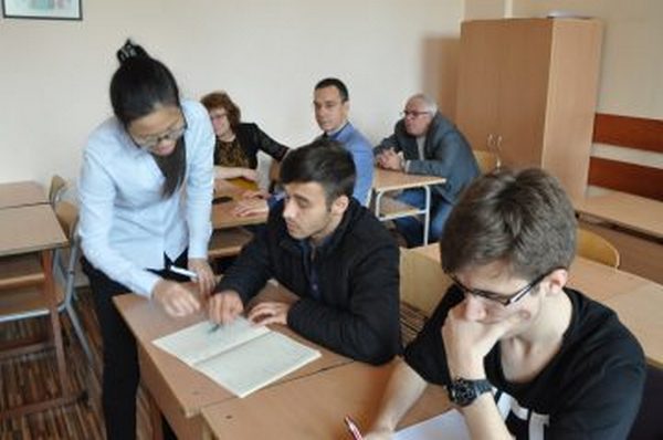 Ученици ударно учат китайски език в Бургас