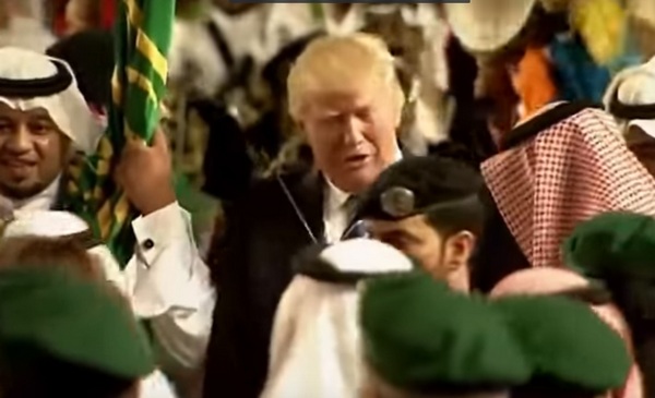 Ха наляво, ха надясно – Тръмп потанцува със саби (ВИДЕО)