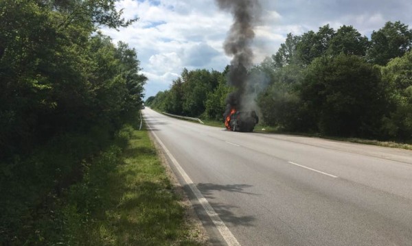 Иван Лечев се сбогува с колата си, запали се в движение