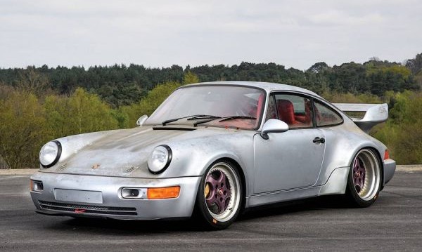 Извадиха 2 млн. евро за 24-годишно Porsche 911