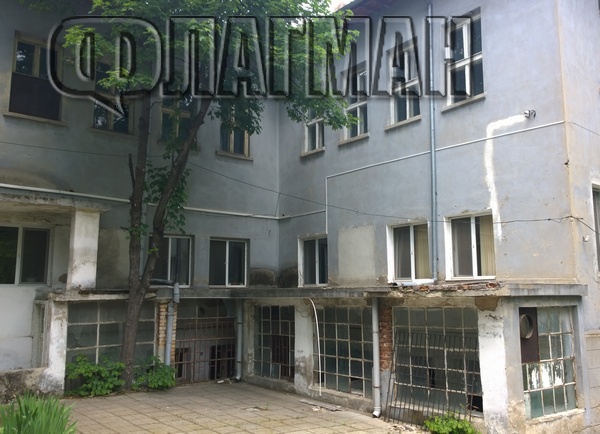 Продават старата сграда на болницата в Средец, за да направят модерно вътрешно отделение