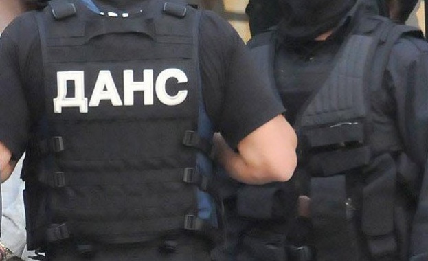 Разследват агенти на ДАНС заради търговия с гласове
