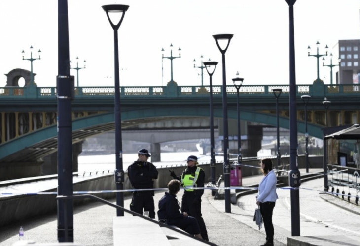 Жертвите на атентата в Лондон се увеличават, кметът на града предупреди, че опасността не е отминала