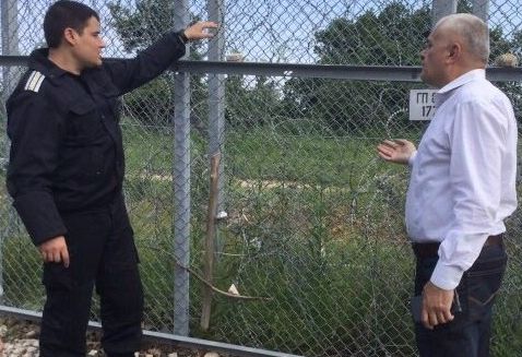 Министър Радев изненада граничните полицаи в Средец