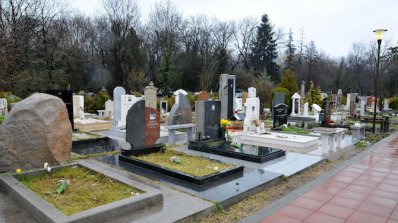 Конфискуват гробовете на 109 покойници