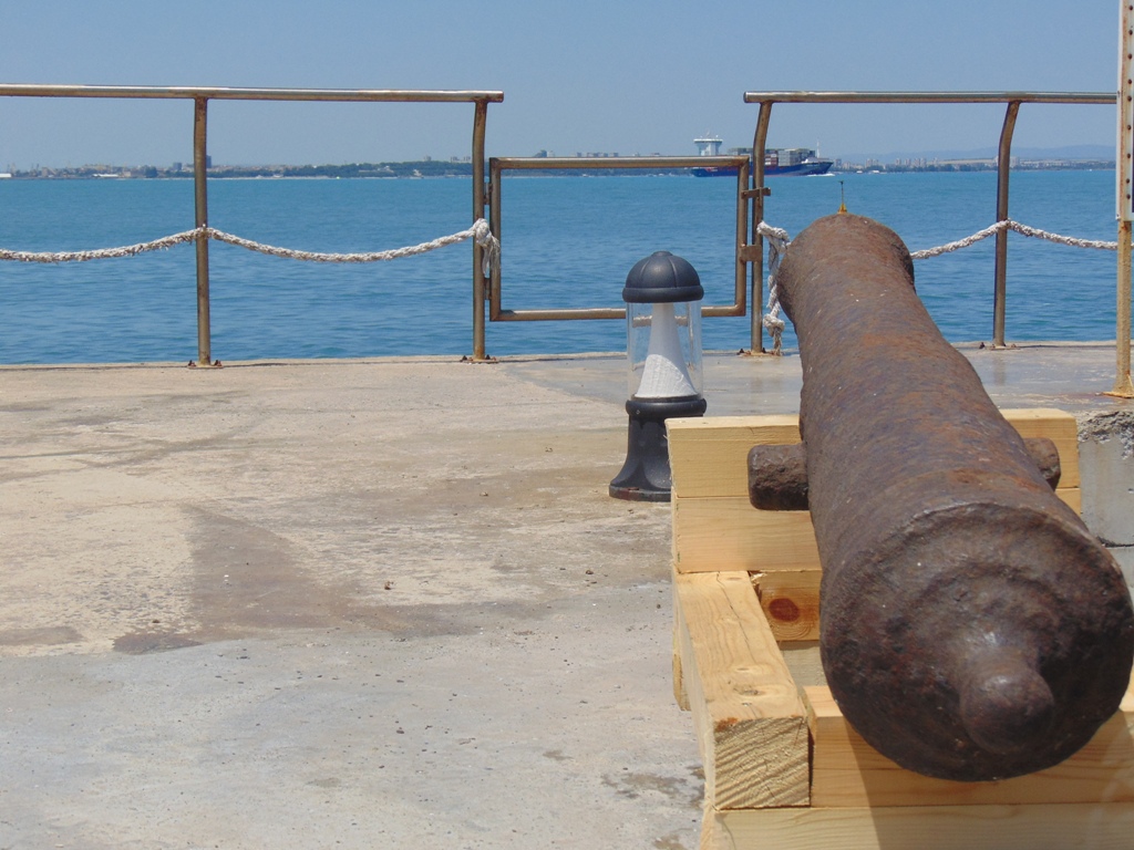 Артилерия "пази" остров "Света Анастасия" от пиратски набези