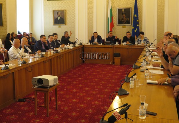 Правната комисия одобри изборната система „Трифонов” - депутати предупредиха, че се дестабилизира държавата