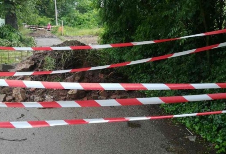 Пернишкият бизнесмен Боби Баничката взриви жителите на "Дараците" (СНИМКИ)