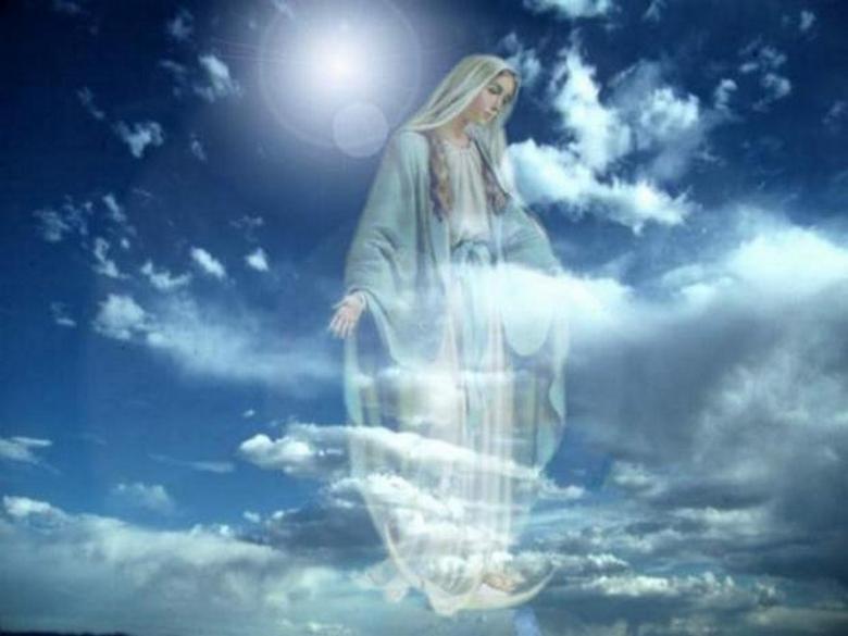 Света Богородица се появи в небето над Ирландия