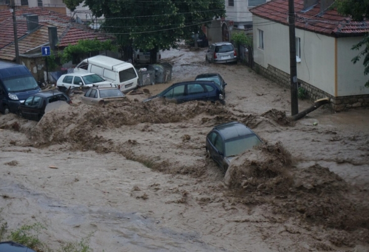 3 години по-късно: Ето ги причините за катастрофалното наводнение във варненския кв. "Аспарухово" (ВИДЕО)