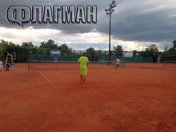 Бургас се превърна в център на любителския тенис (СНИМКИ)