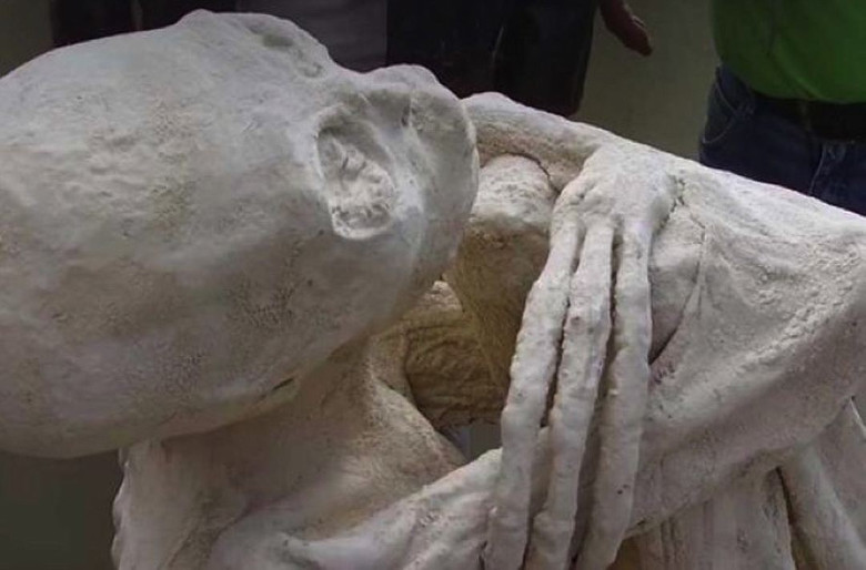 Учени: Намерената мумия на извънземно е на 2500 години