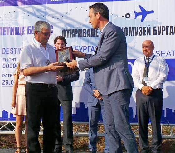 Кметът Димитър Николов и губернаторът Вълчо Чолаков откриха най-новата атракция на Бургас – авиомузея
