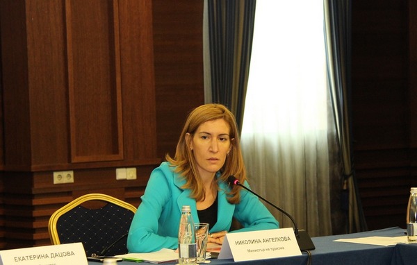 Николина Ангелкова: Групирането на морските плажове ще улесни и потребителите, и бизнеса