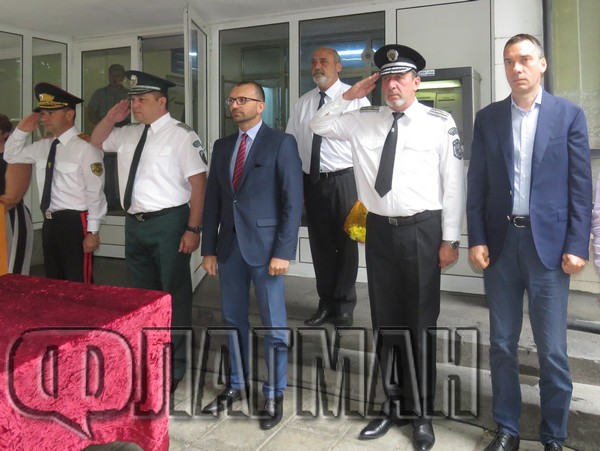 Бургаската полиция отбеляза 138 години МВР, наградиха шефовете на СПС, Четвърто РУ, Карнобат и Малко Търново (СНИМКИ)