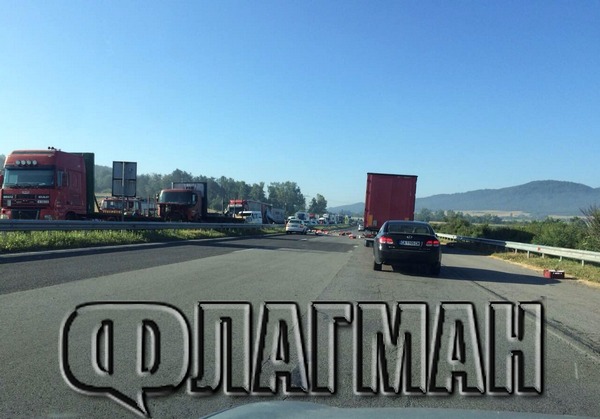 Кошмарът на магистрала "Тракия" е неописуем! 40 коли са се ударили, броят на ранените расте (ВИДЕО 18+)