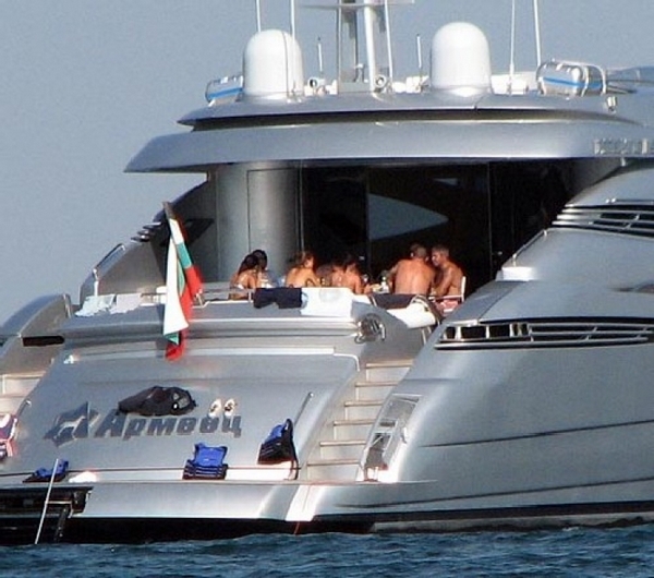 Родни богаташи крият яхти, самолети и луксозни возила в Балкана, причината е крайно любопитна!