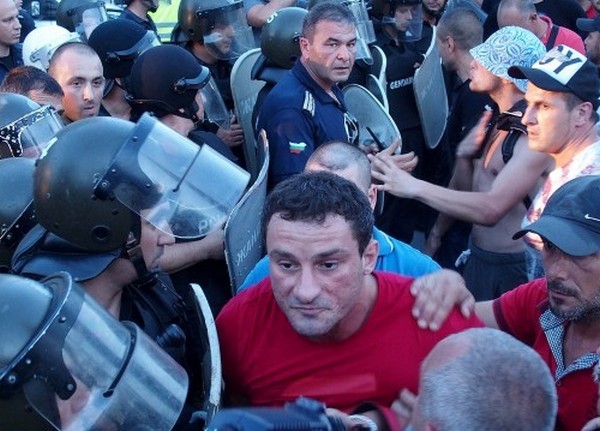 Искат постоянен арест за Перата заради изцепките му от Асеновград