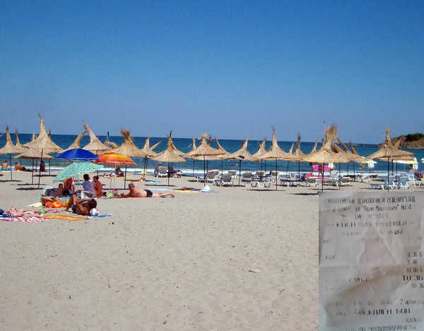 Уникално! Концесионерът на най-евтиния плаж в България – Нестинарка намери как да прецака туристите