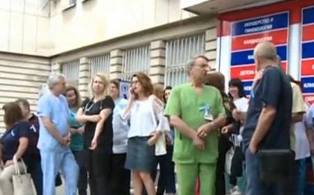 Лекари протестират срещу побоя над д-р Албена Гагова
