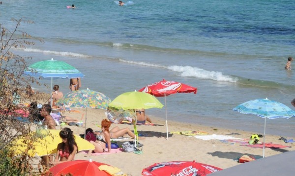 Чадър, сянка, шалте: Капаните на плажа, за които да внимаваме