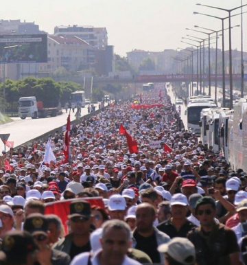 Стотици хиляди турци се събраха в Истанбул за най-големия протест срещу Ердоган