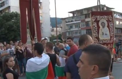 Скандал на протеста в Асеновград, шествието се разпадна заради русофили