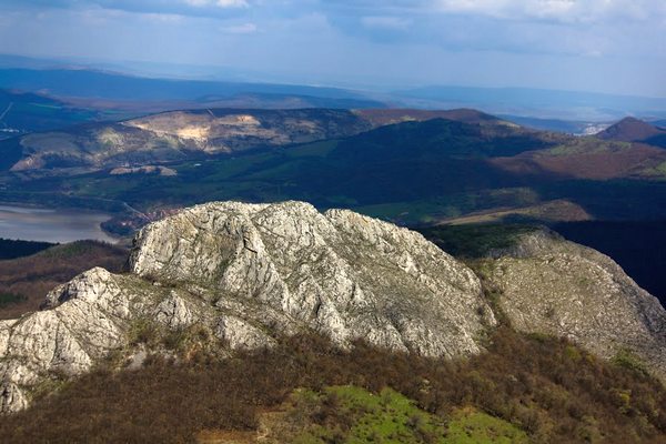 Тримата иманяри от Бургас редовно ходели за злато край Руен, чакали изчезналия на „тяхното място”