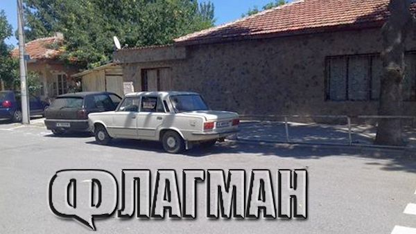 Поморийското село Каменар: Защо превърнаха този тротоар в паркинг?