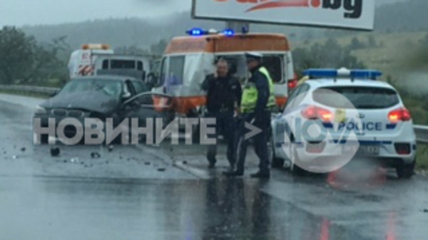 Линейка и две коли се удариха на АМ "Тракия" (СНИМКИ/ВИДЕО)