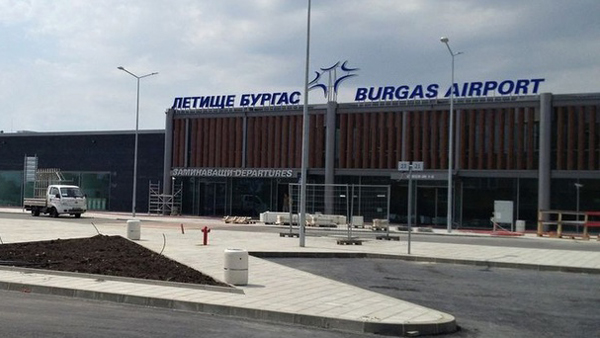 До два часа възстановяват полетите от и за бургаското летище