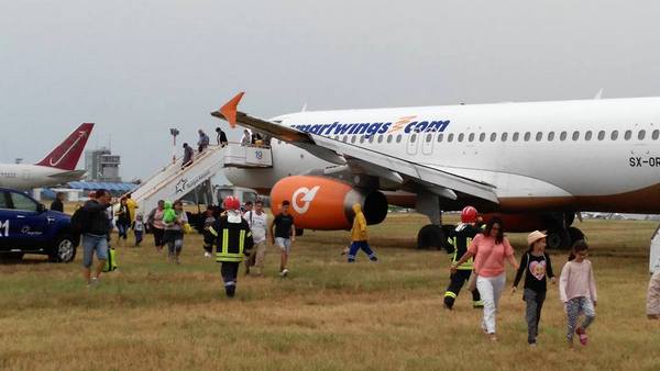 Ексклузивен разказ от първо лице: Пътник засне аварийното кацане на самолета на бургаското летище (СНИМКИ/ВИДЕО)