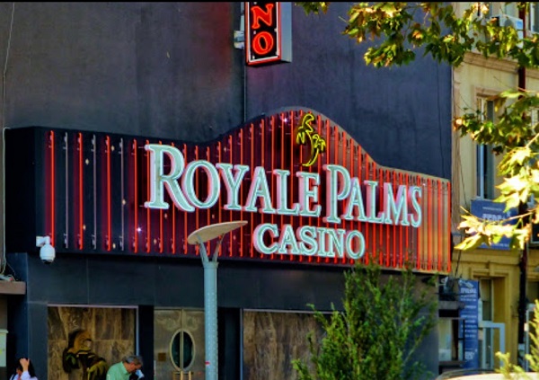 Мускули и цветисти закани ще тресат тази вечер казино "Роял Палмс" в Бургас