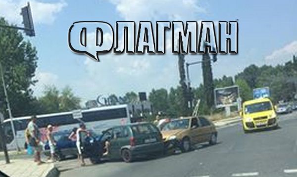 Черна неделя по Южното Черноморие! Такси се заби в лек автомобил в центъра на Слънчев бряг