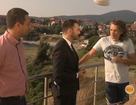 Караваната на музиканта Васил Гюров е върху дюните на плажа „Корал“? (ВИДЕО)