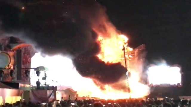 Сцената на испански фестивал се запали, евакуираха над 22 хил. души (Видео)