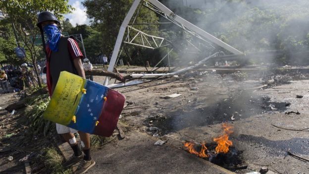 Кървави протести и 15 убити на изборите във Венецуела, 5 страни не ги признават